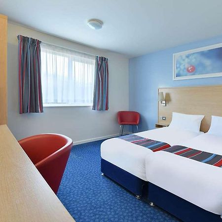 Travelodge Milton Keynes Old Stratford Room photo