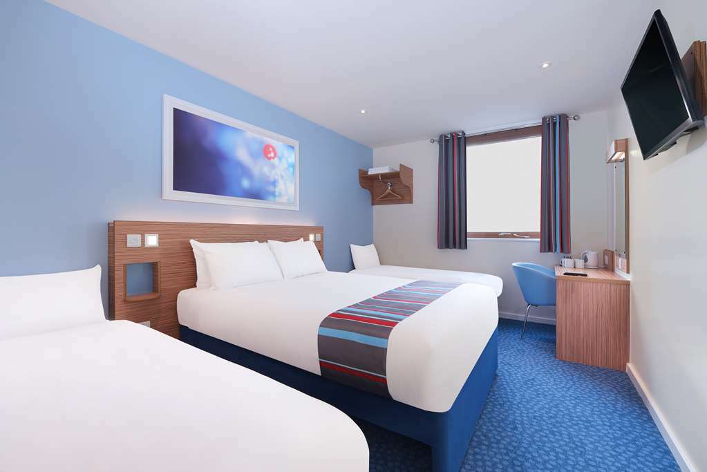 Travelodge Milton Keynes Old Stratford Room photo