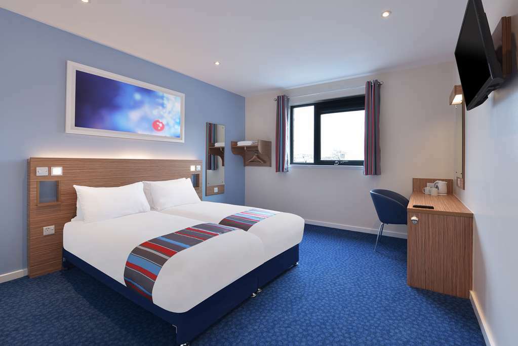 Travelodge Milton Keynes Old Stratford Room photo